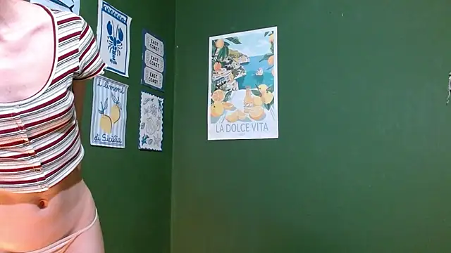 Roxiehood online show from 10-26-25, 02:45