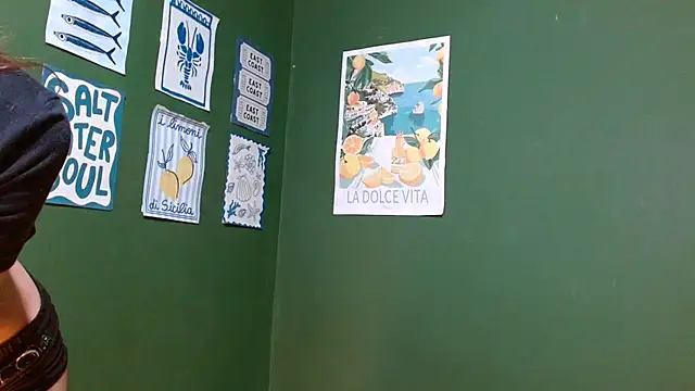 Roxiehood online show from 11-25-25, 01:50