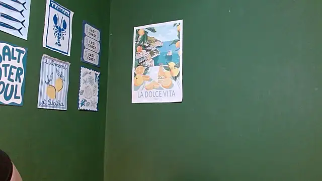 Roxiehood online show from 11-24-25, 01:27