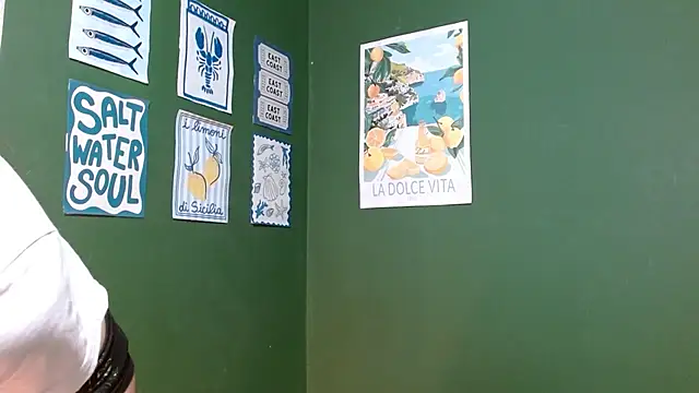 Roxiehood online show from 10-29-25, 02:32