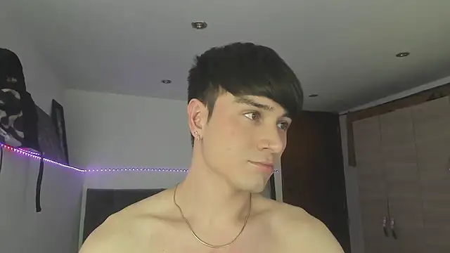 Snapshot of stevve_14 chatting on 10-21-25, 01:49 stevve 14 online show from 10-21-25, 01:49