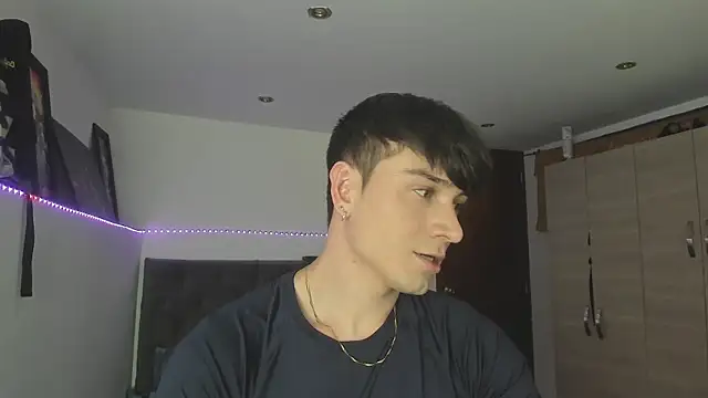Snapshot of stevve_14 chatting on 10-11-25, 04:13 stevve 14 online show from 10-11-25, 04:13