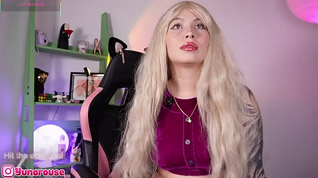 YunoRose  online show from 10-18-25, 03:41