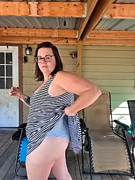 Snapshot of valeriejane chatting on 10-17-25, 07:59 valeriejane online show from 10-17-25, 07:59