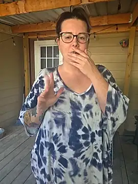 Snapshot of valeriejane chatting on 10-11-25, 02:40 valeriejane online show from 10-11-25, 02:40