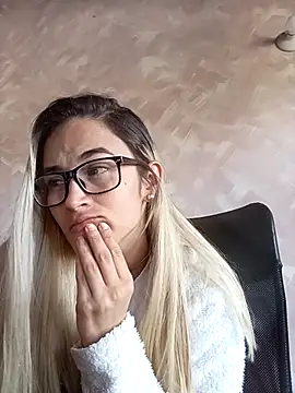 Mariam Arango online show from 10-06-25, 09:26