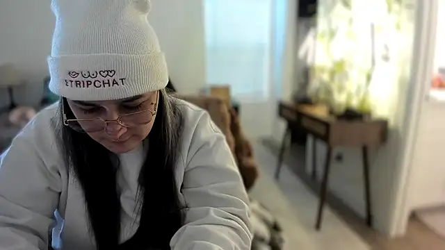 Alix Valentine online show from 11-14-25, 03:05