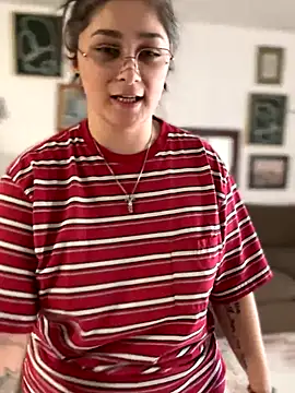 Alix Valentine online show from 10-28-25, 05:34