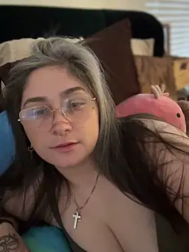 Alix Valentine online show from 11-21-25, 03:44