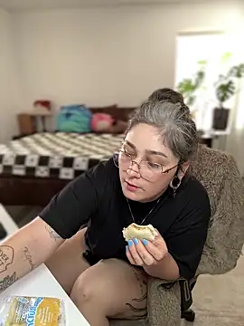 Alix Valentine online show from 09-28-25, 06:04