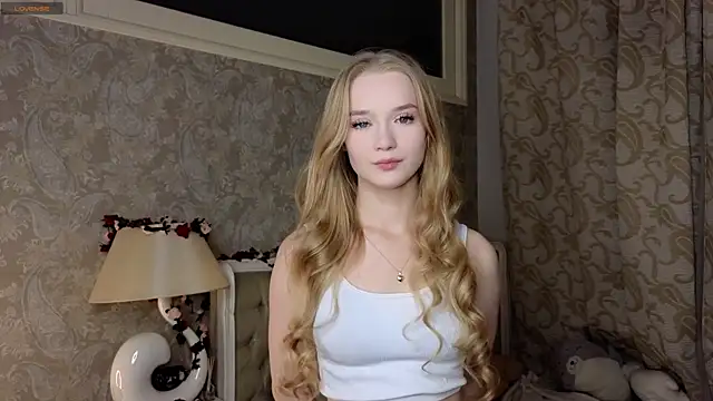 Snapshot of Emma_Frosty chatting on 10-22-25, 06:51 Emma Frosty online show from 10-22-25, 06:51