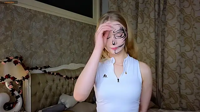 Emma Frosty online show from 10-31-25, 06:26