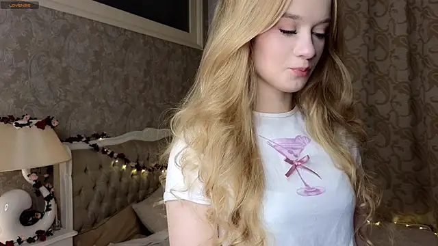 Snapshot of Emma_Frosty chatting on 10-17-25, 09:38 Emma Frosty online show from 10-17-25, 09:38