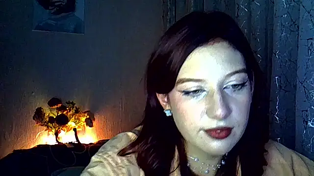Lily Ember online show from 10-06-25, 05:13
