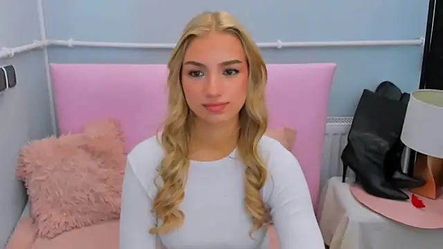 EvetteRose online show from 09-26-25, 04:14