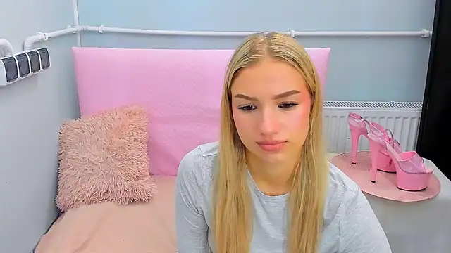 EvetteRose online show from 10-16-25, 03:42