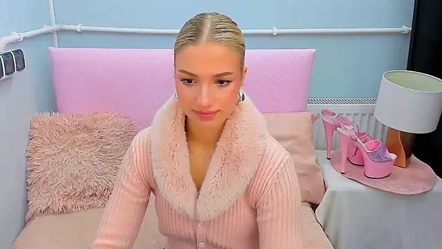 EvetteRose online show from 10-15-25, 03:20