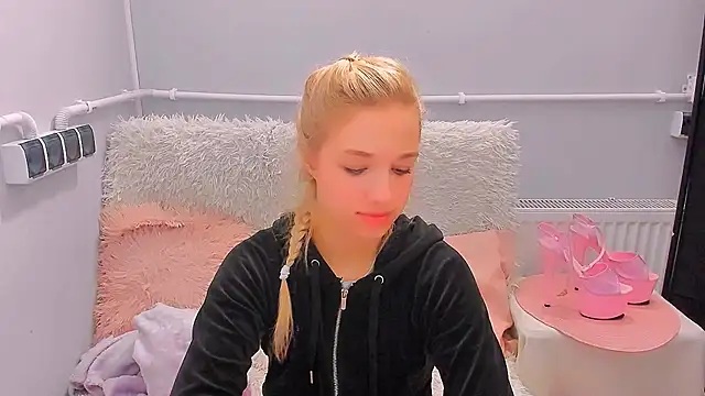 EvetteRose online show from 03-28-26, 06:20