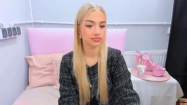 EvetteRose online show from 11-08-25, 05:05