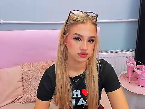 EvetteRose online show from 12-20-25, 03:37