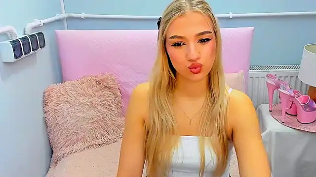 EvetteRose online show from 10-10-25, 05:47