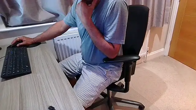 Snapshot of rogamuffin chatting on 07-18-26, 10:18 rogamuffin online show from 07-18-26, 10:18