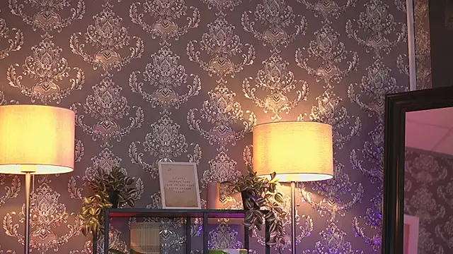 Snapshot of AlmaVelia chatting on 09-16-25, 07:04 AlmaVelia online show from 09-16-25, 07:04