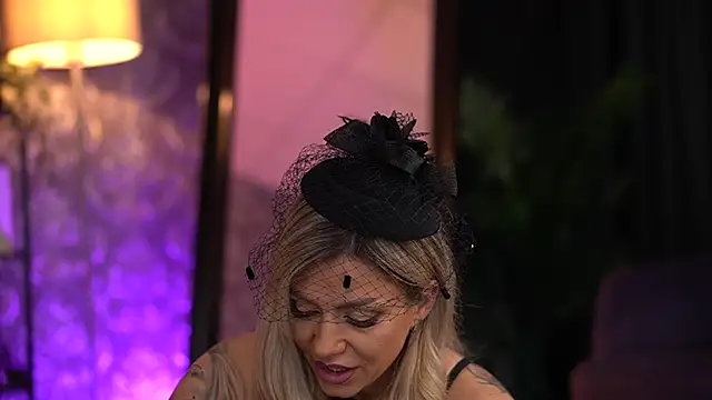 AlmaVelia online show from 10-24-25, 07:35