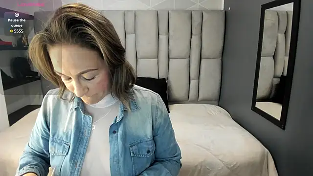 Snapshot of Charlot_milf chatting on 03-26-26, 11:41 Charlot milf online show from 03-26-26, 11:41