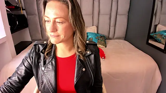 Charlot milf online show from 11-18-25, 12:52