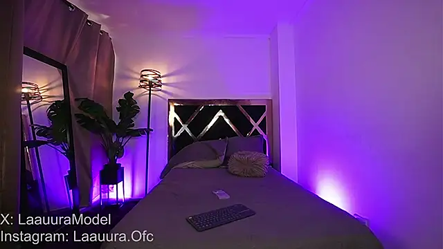 laauuraa1 online show from 02-20-26, 05:15