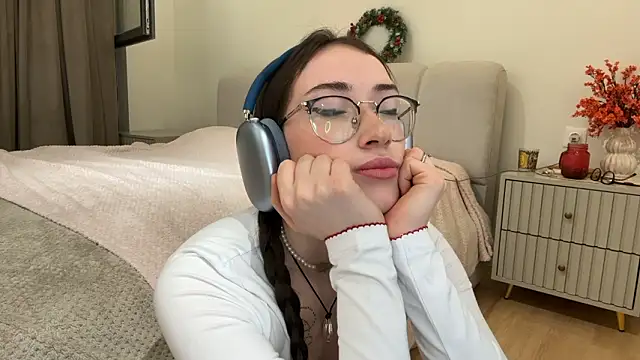 Kelly Berry   online show from 02-27-26, 05:24