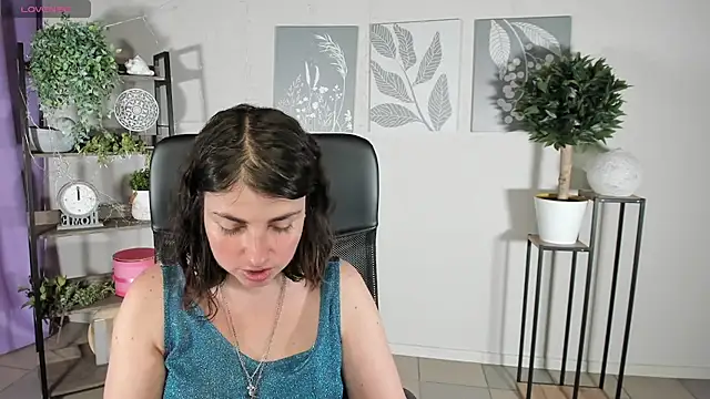 Snapshot of MartaEdams chatting on 06-23-26, 05:38 MartaEdams online show from 06-23-26, 05:38