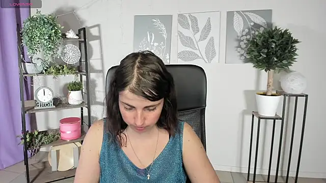 Snapshot of MartaEdams chatting on 06-19-26, 05:13 MartaEdams online show from 06-19-26, 05:13