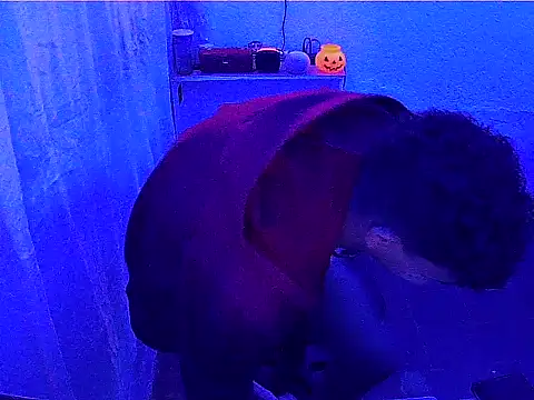 Snapshot of tonny1997duran chatting on 05-13-26, 02:40 tonny1997duran online show from 05-13-26, 02:40