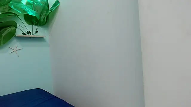 eladyrous98 online show from 12-23-25, 03:17