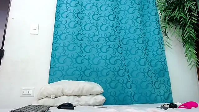 eladyrous98 online show from 12-19-25, 03:25