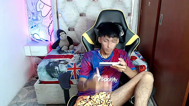 Snapshot of yiisu_ chatting on 10-08-25, 12:17 yiisu  online show from 10-08-25, 12:17