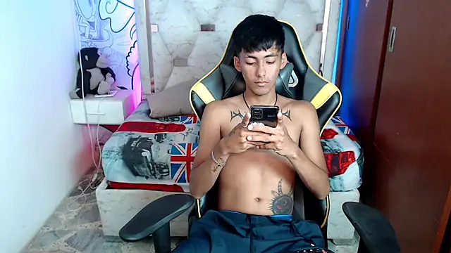 Snapshot of yiisu_ chatting on 10-06-25, 06:19 yiisu  online show from 10-06-25, 06:19
