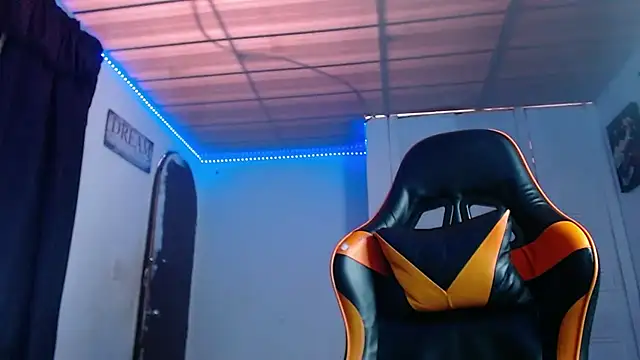 Snapshot of Abbiprada chatting on 09-30-25, 07:20 Abbiprada online show from 09-30-25, 07:20