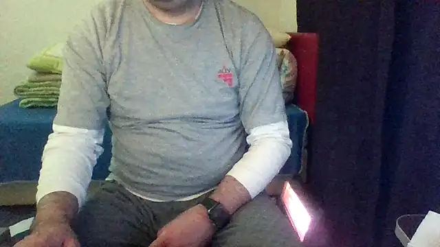Snapshot of st206boy chatting on 05-06-26, 12:36 st206boy online show from 05-06-26, 12:36