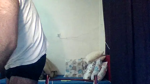 Snapshot of st206boy chatting on 05-10-26, 12:58 st206boy online show from 05-10-26, 12:58