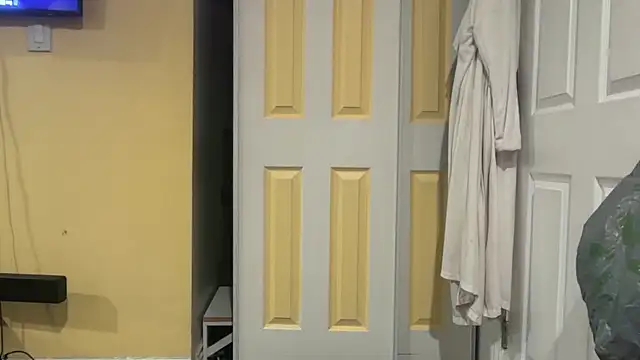 Snapshot of kSwisssxxx chatting on 11-27-25, 08:15 kSwisssxxx online show from 11-27-25, 08:15