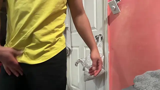 Snapshot of kSwisssxxx chatting on 12-14-25, 05:18 kSwisssxxx online show from 12-14-25, 05:18