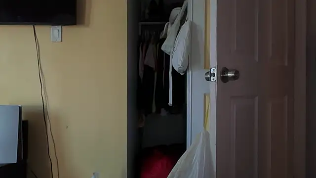 Snapshot of kSwisssxxx chatting on 10-29-25, 09:36 kSwisssxxx online show from 10-29-25, 09:36