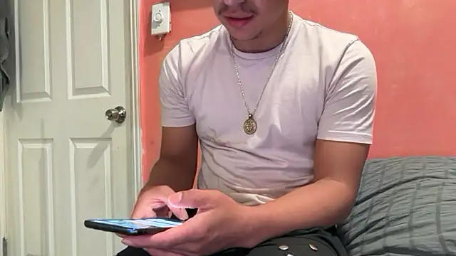 Snapshot of kSwisssxxx chatting on 11-03-25, 03:34 kSwisssxxx online show from 11-03-25, 03:34