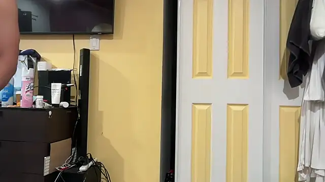 Snapshot of kSwisssxxx chatting on 10-18-25, 02:24 kSwisssxxx online show from 10-18-25, 02:24
