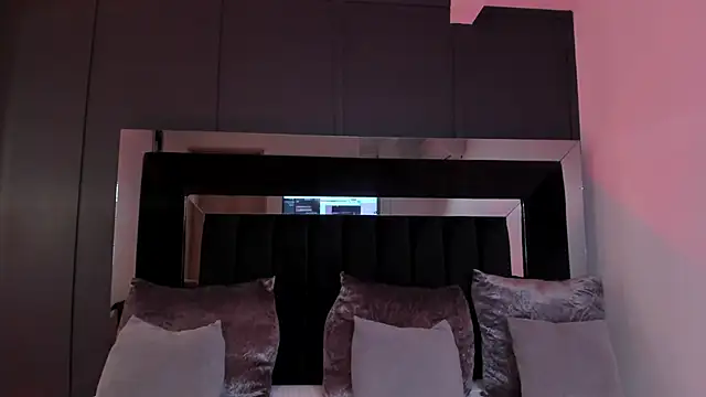 sofiaa brown online show from 10-17-25, 05:00