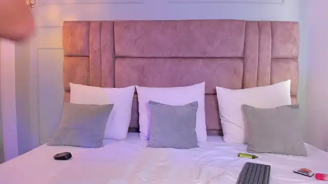 Snapshot of cloe_bunnny chatting on 09-11-25, 05:46 cloe bunnny online show from 09-11-25, 05:46