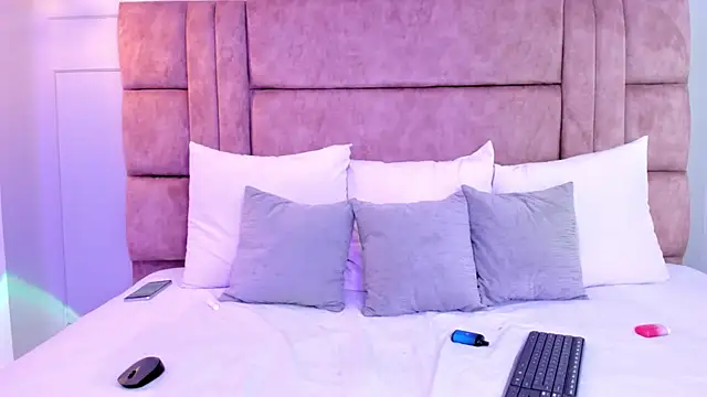 Snapshot of cloe_bunnny chatting on 09-26-25, 06:26 cloe bunnny online show from 09-26-25, 06:26